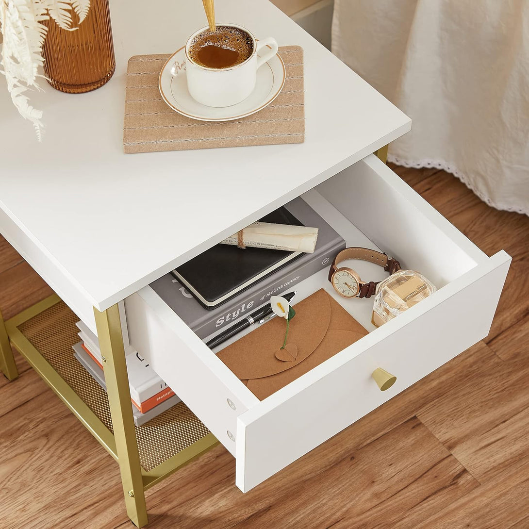 Noptiera moderna cu sertar si raft cu zabrele 40×40×55 cm alb-auriu