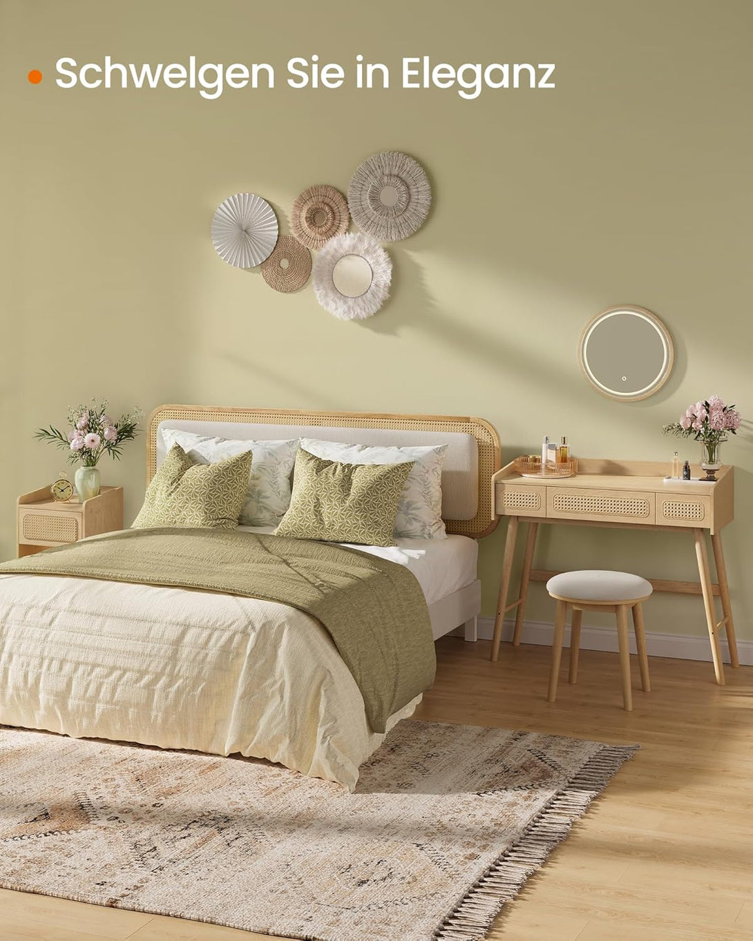 Scaun de dressing captusit din lemn masiv , rotund , stil boho , bej